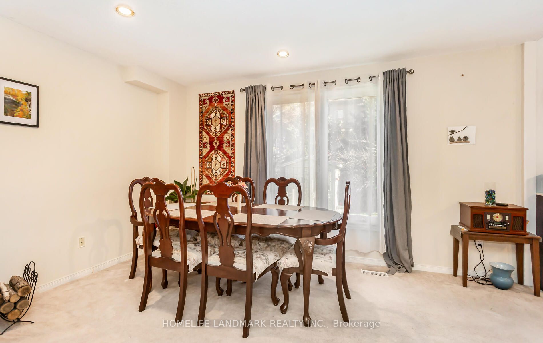 63 Lynnette Dr E