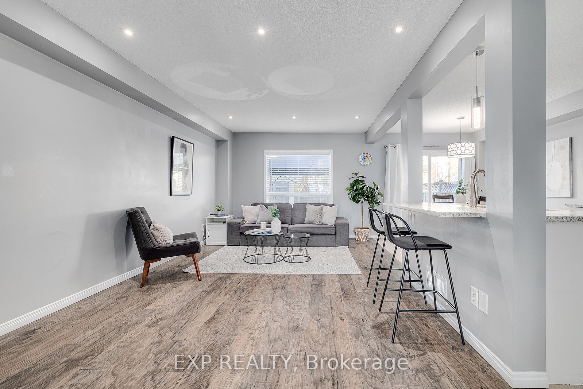 761 Commonwealth Cres