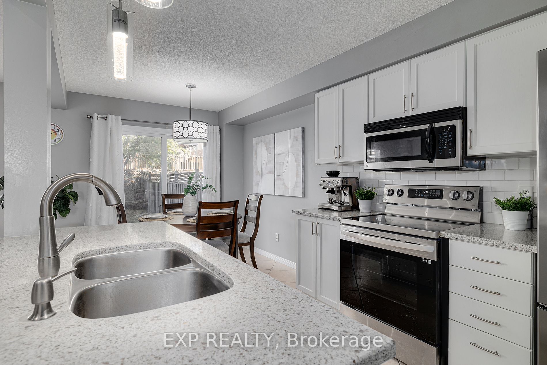 761 Commonwealth Cres
