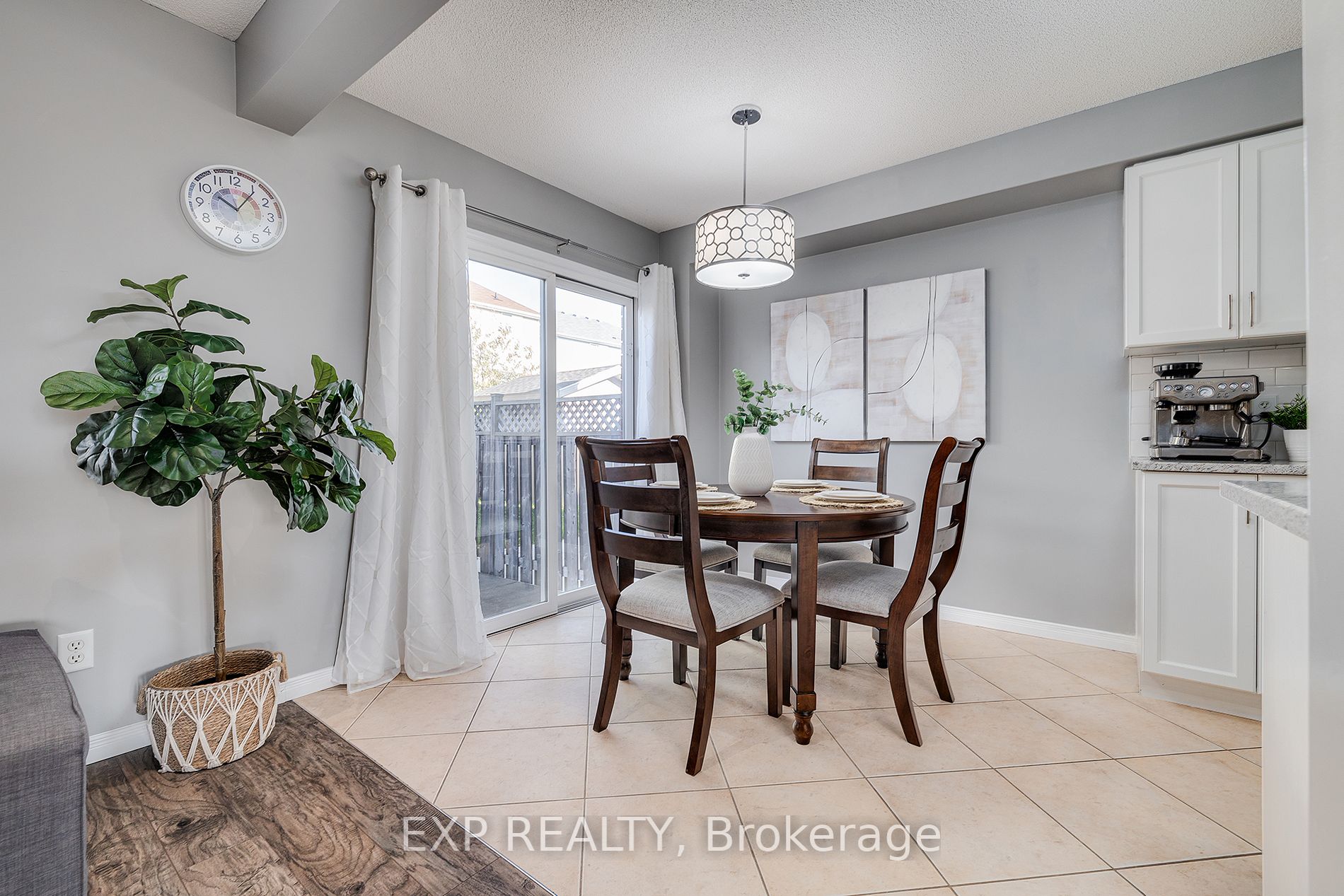 761 Commonwealth Cres