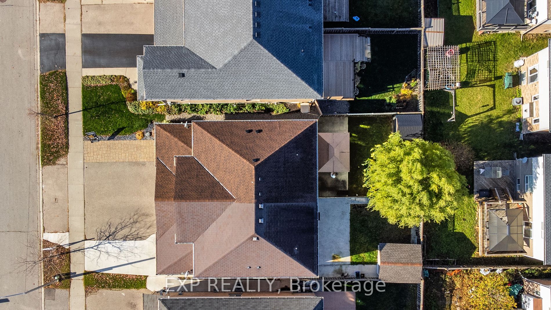 761 Commonwealth Cres