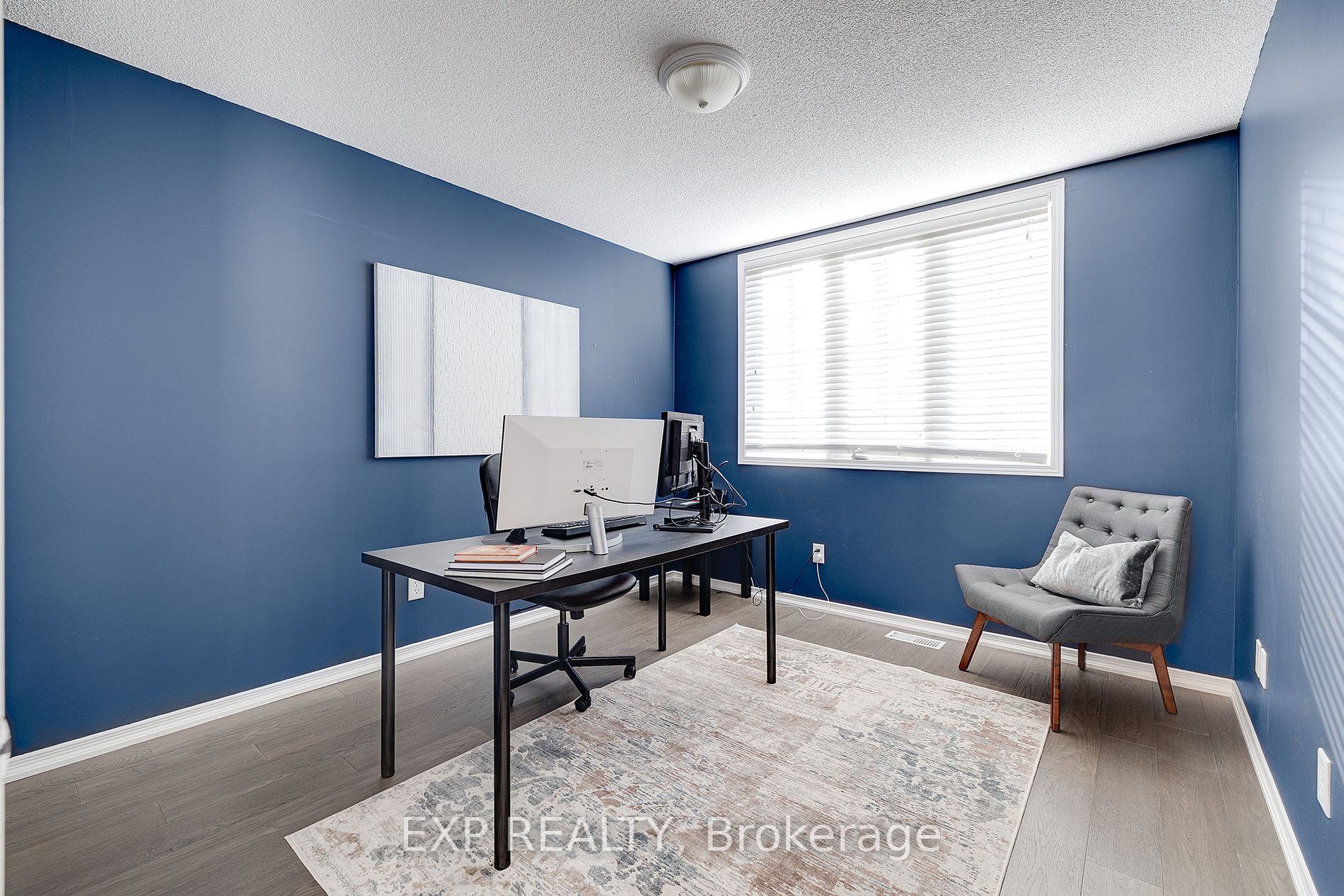 761 Commonwealth Cres