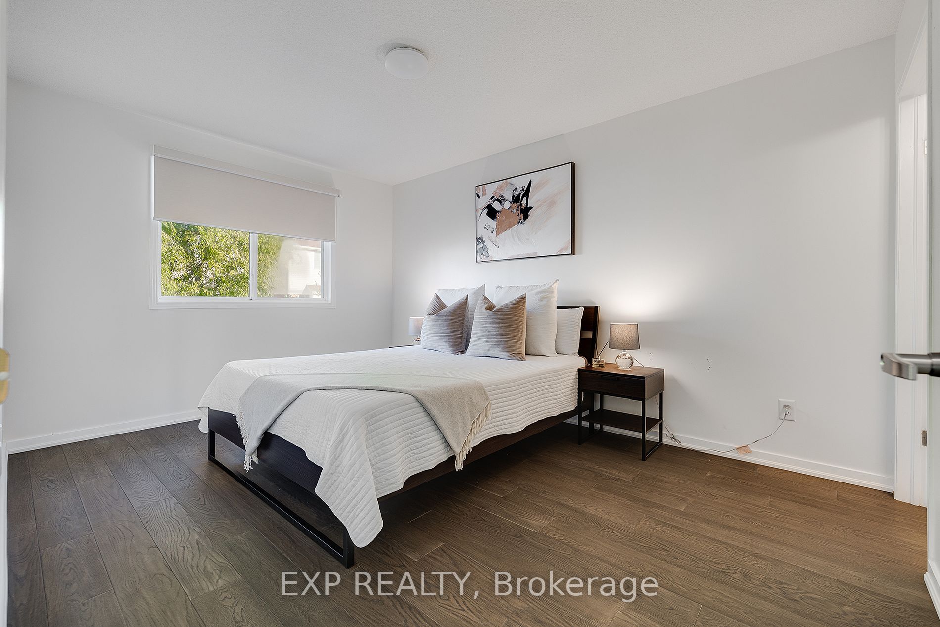 761 Commonwealth Cres