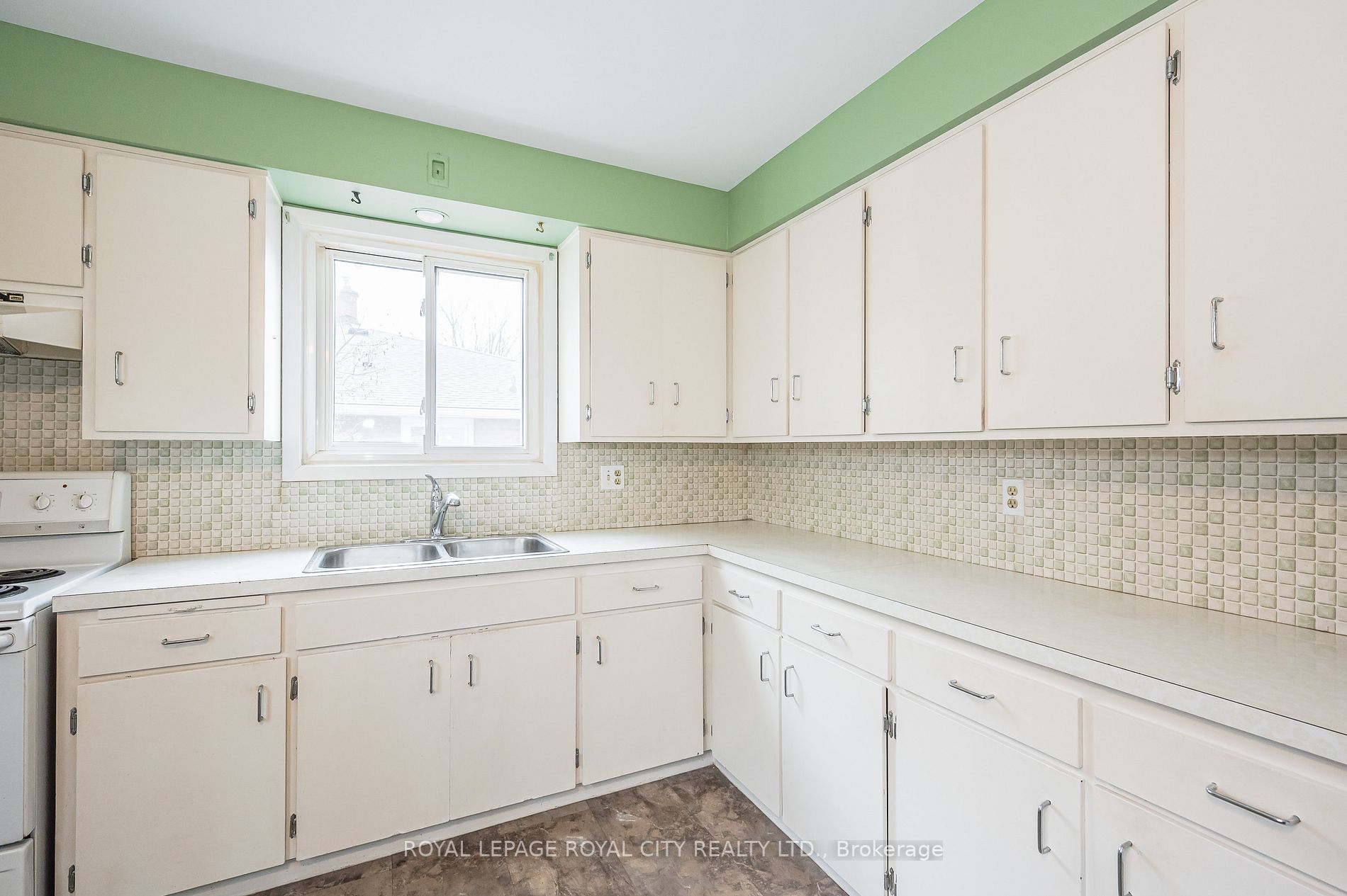 6 Windermere Crt