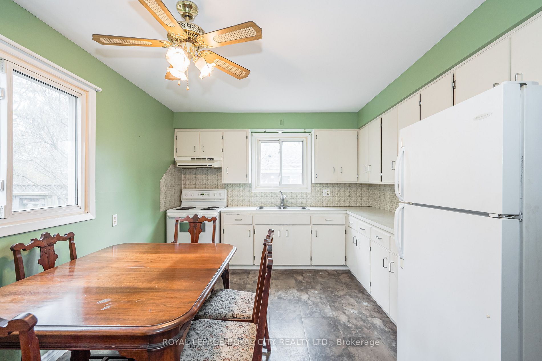 6 Windermere Crt