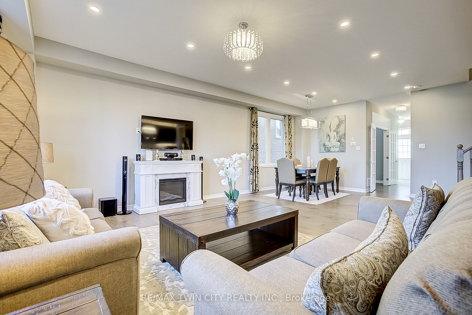 410 Grovehill Cres