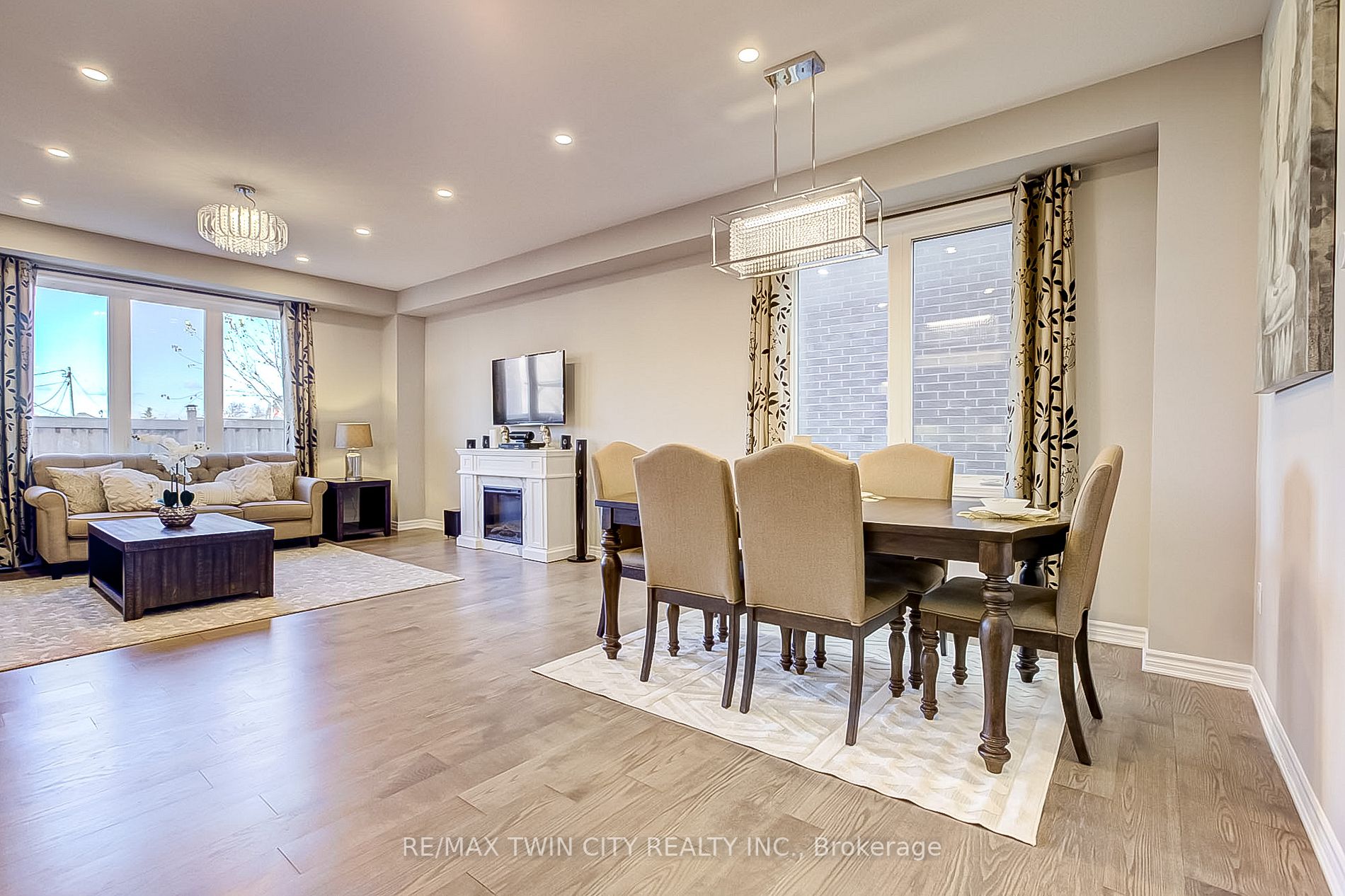 410 Grovehill Cres