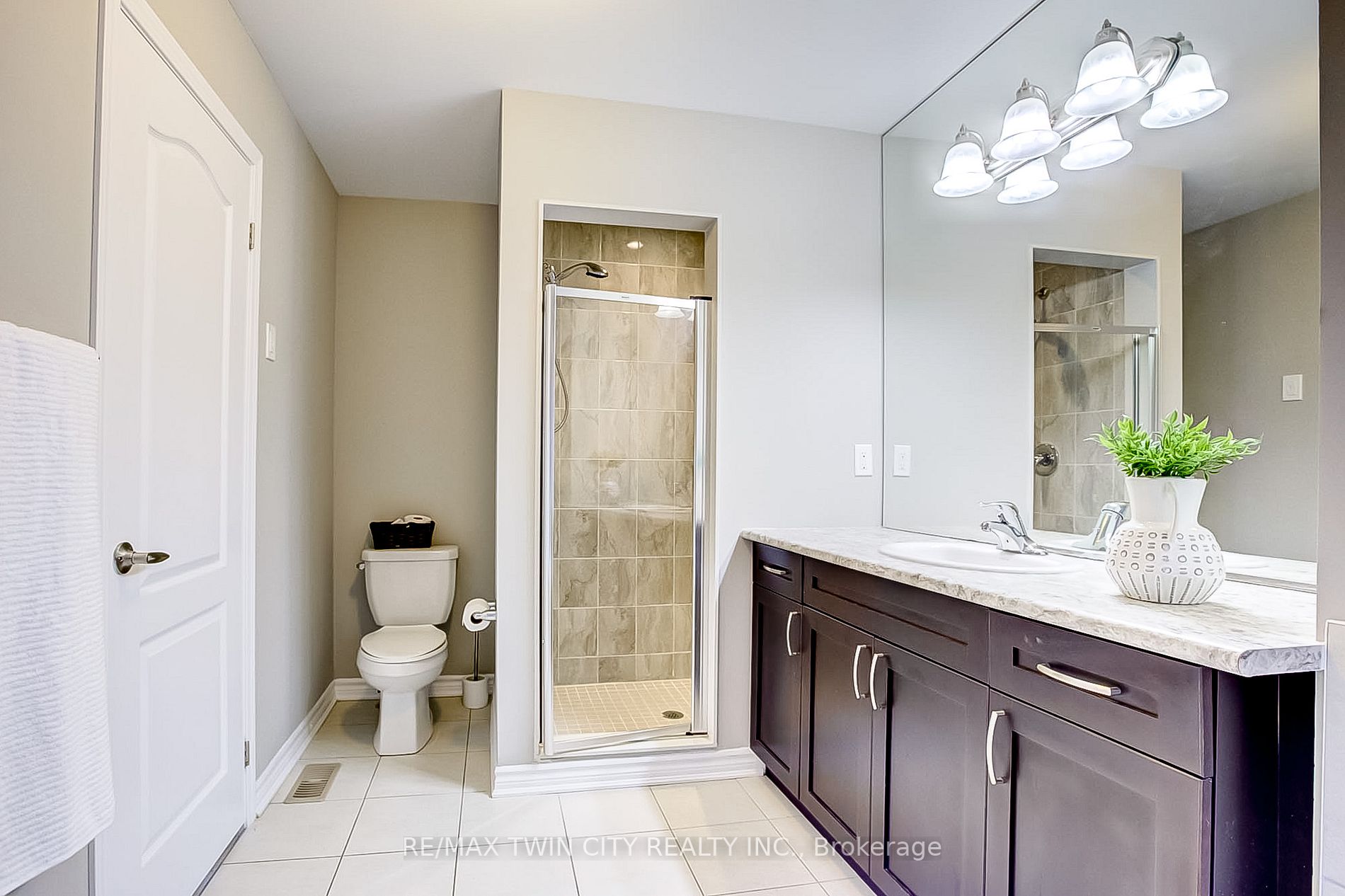 410 Grovehill Cres