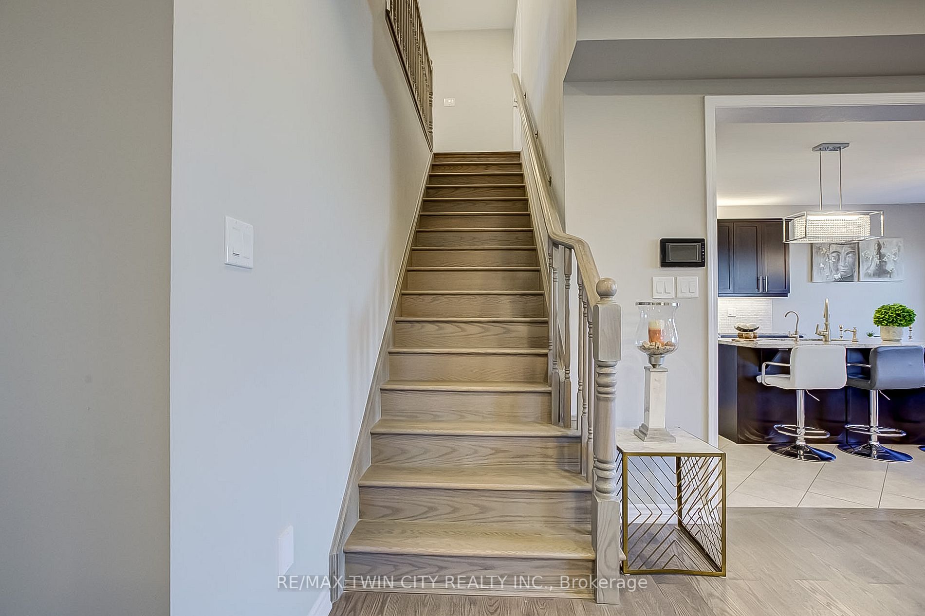 410 Grovehill Cres