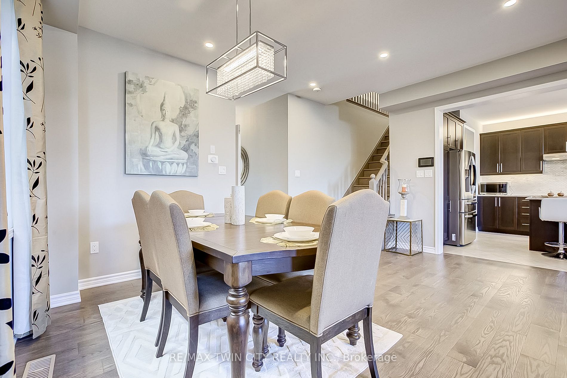 410 Grovehill Cres
