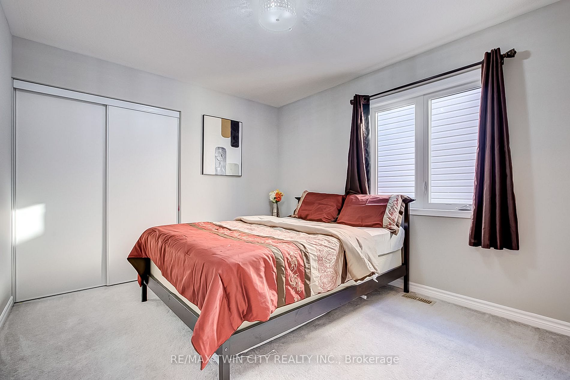 410 Grovehill Cres