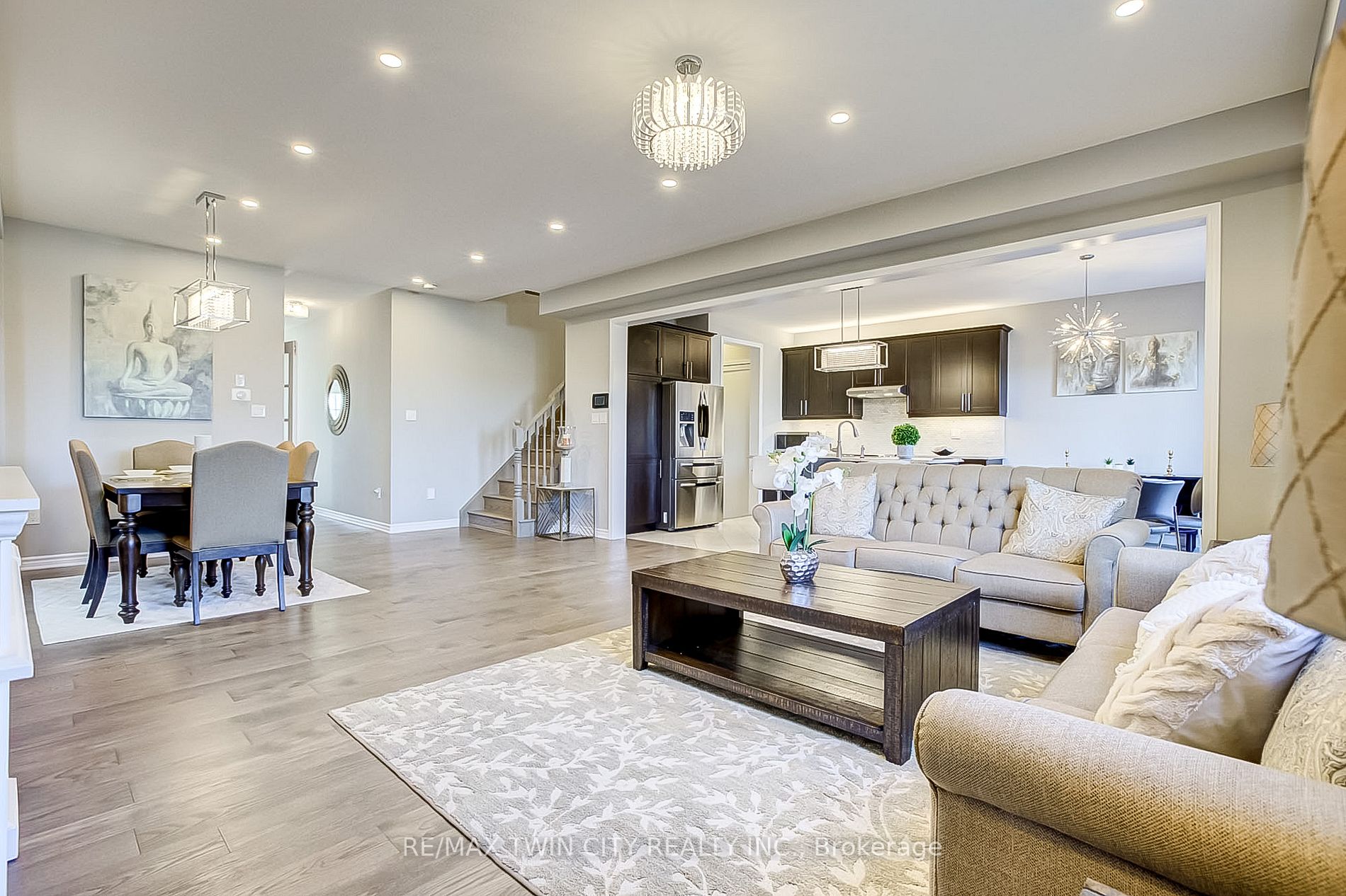 410 Grovehill Cres