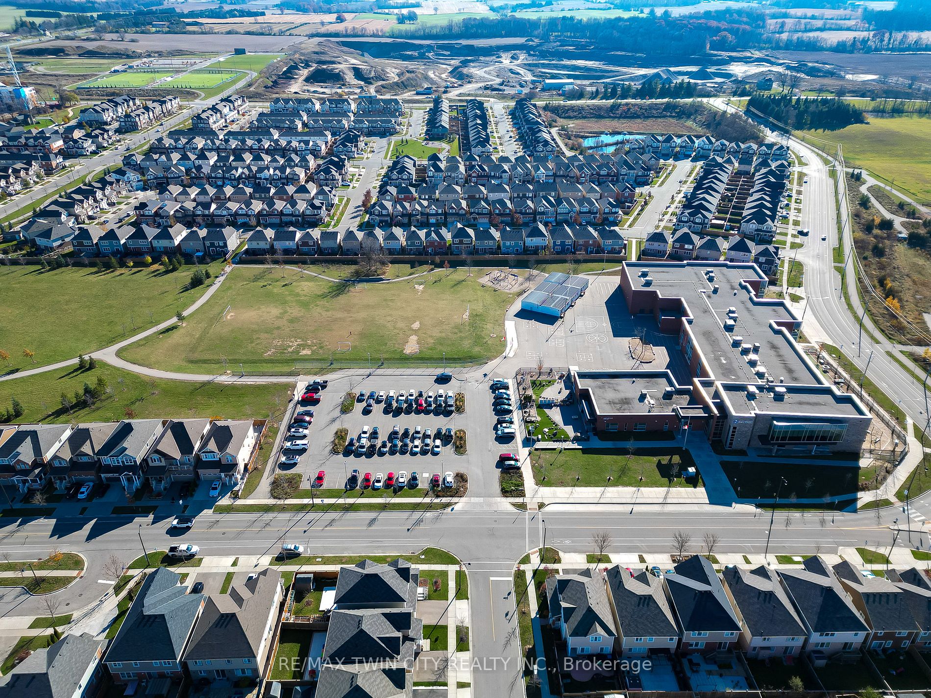 410 Grovehill Cres