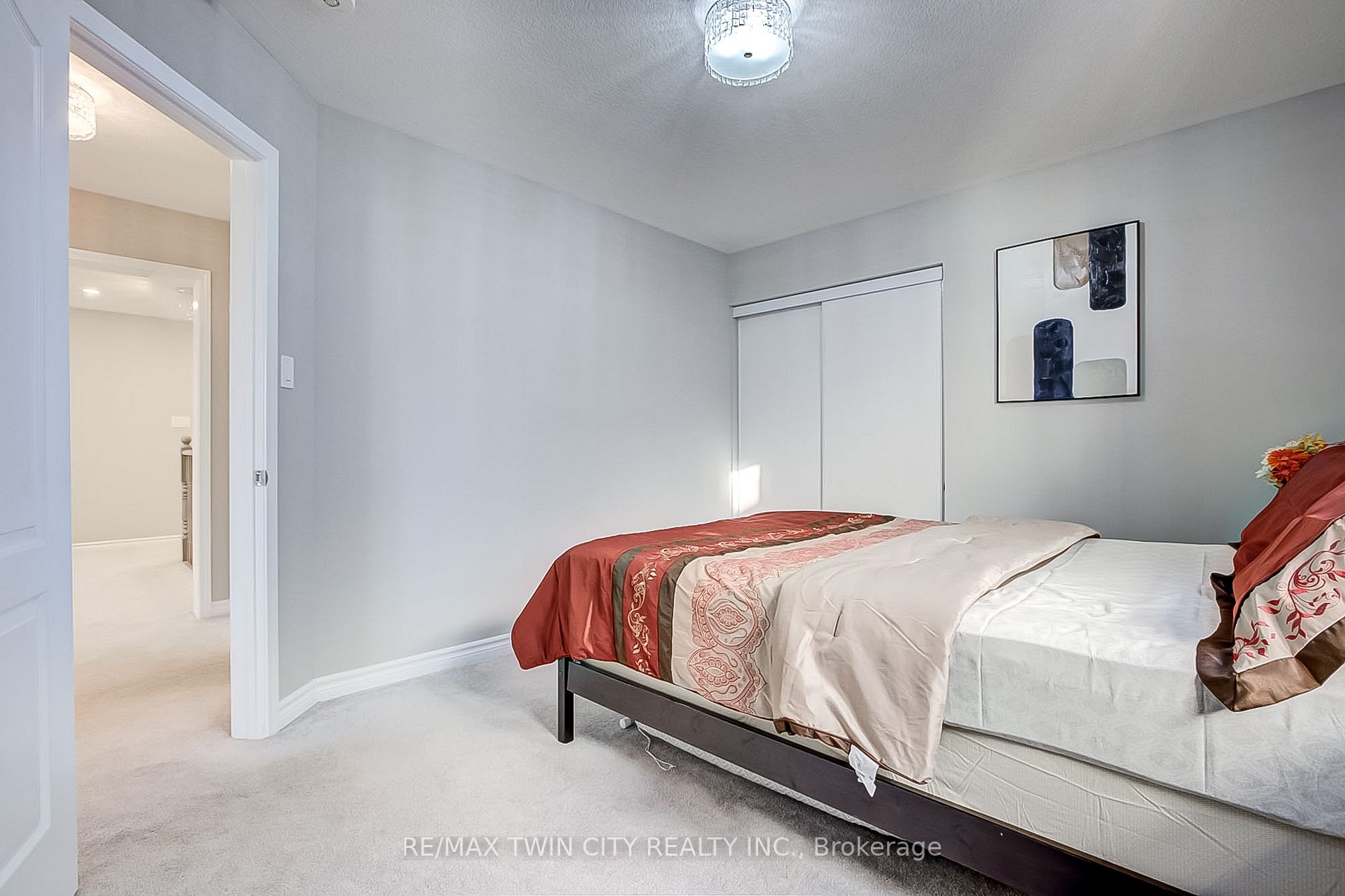410 Grovehill Cres