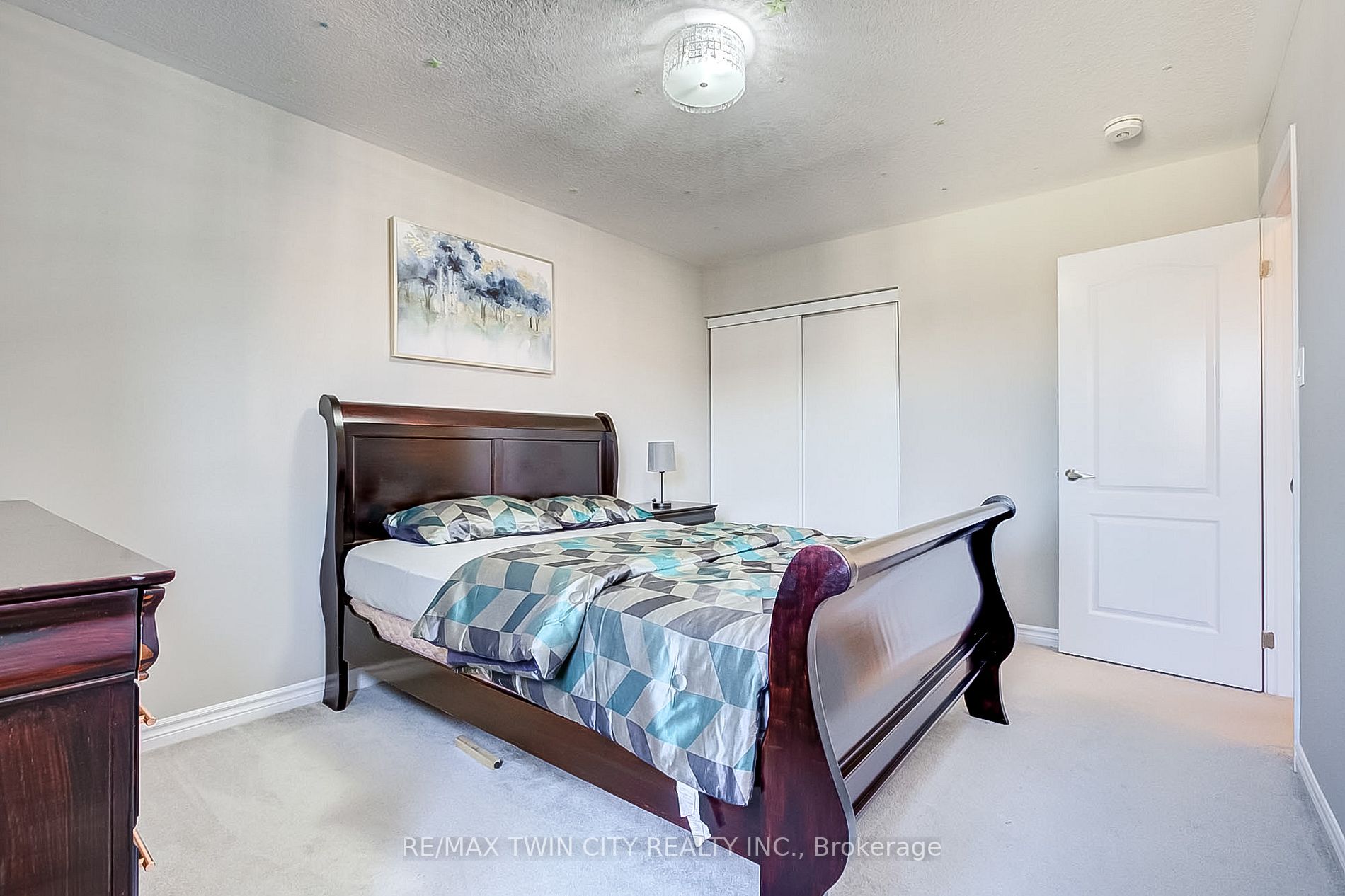 410 Grovehill Cres