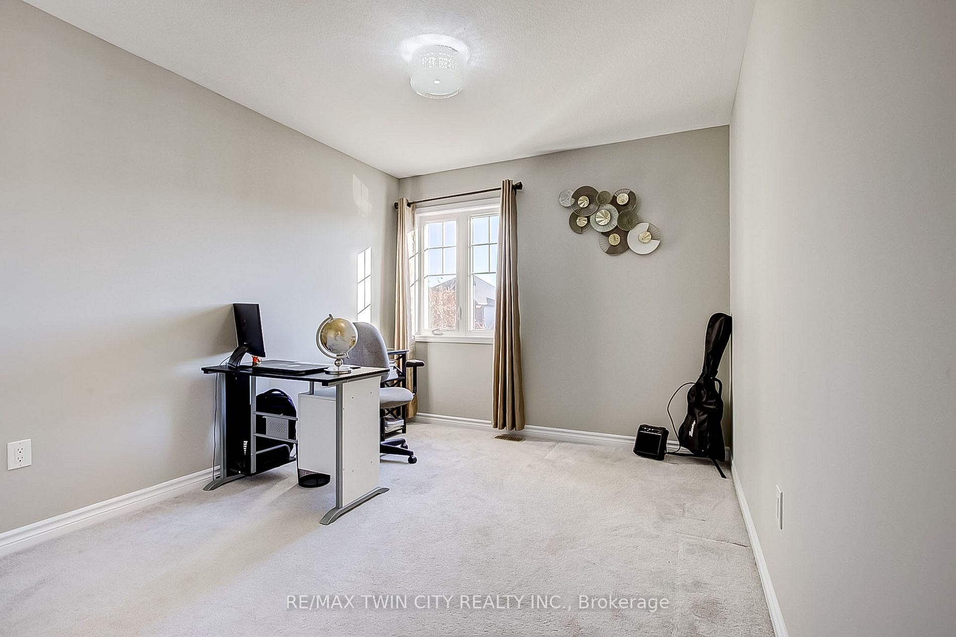 410 Grovehill Cres