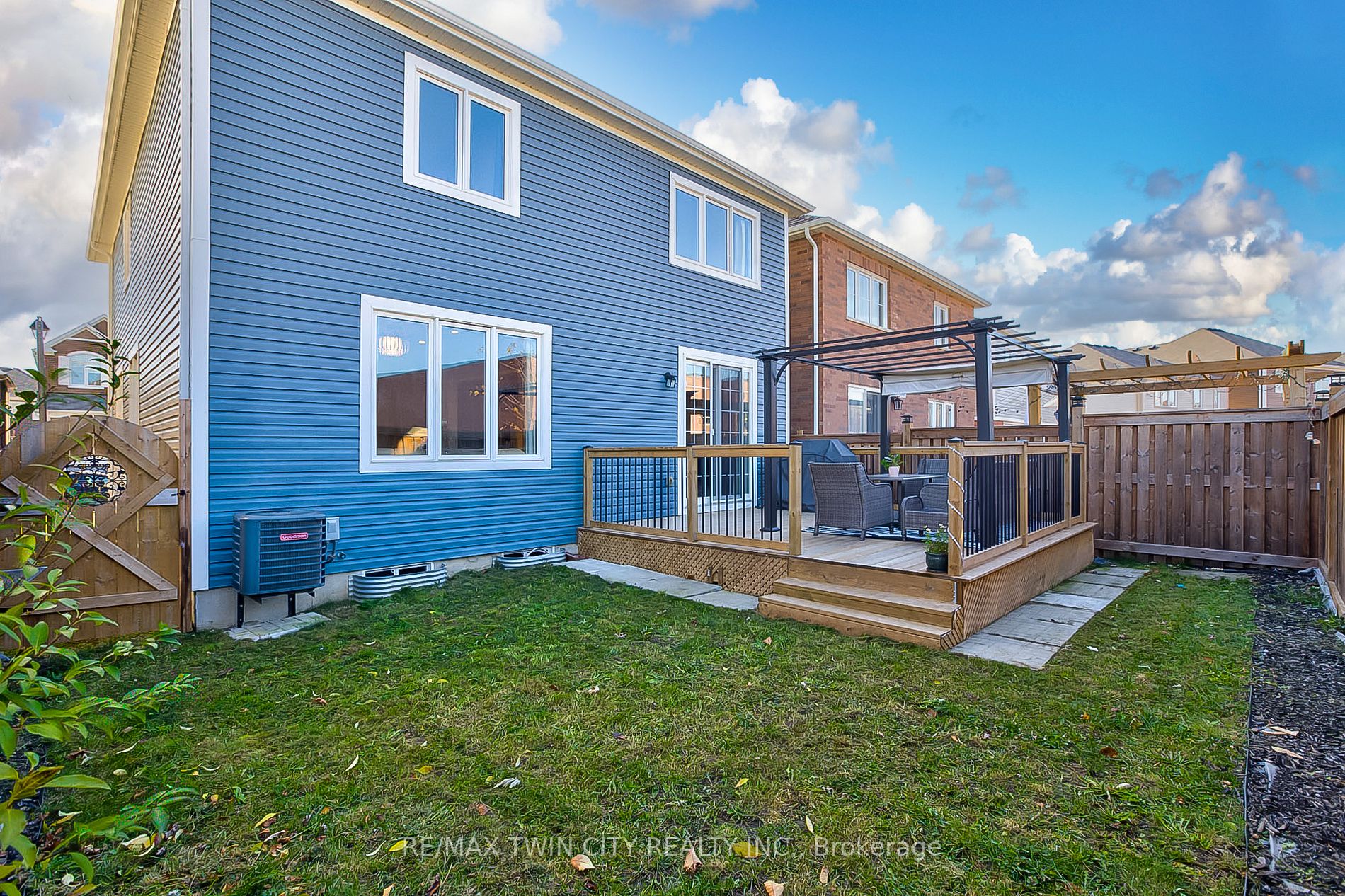 410 Grovehill Cres