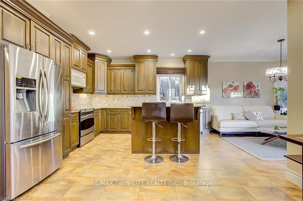 449 Thomas Slee Dr