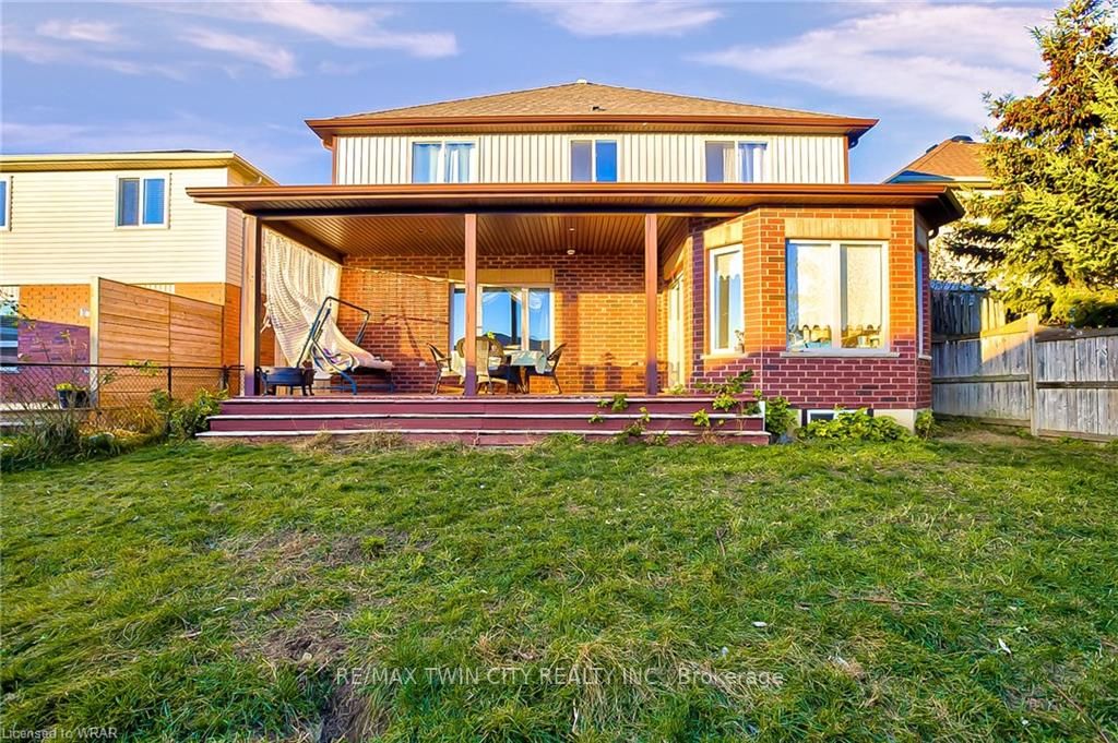 449 Thomas Slee Dr
