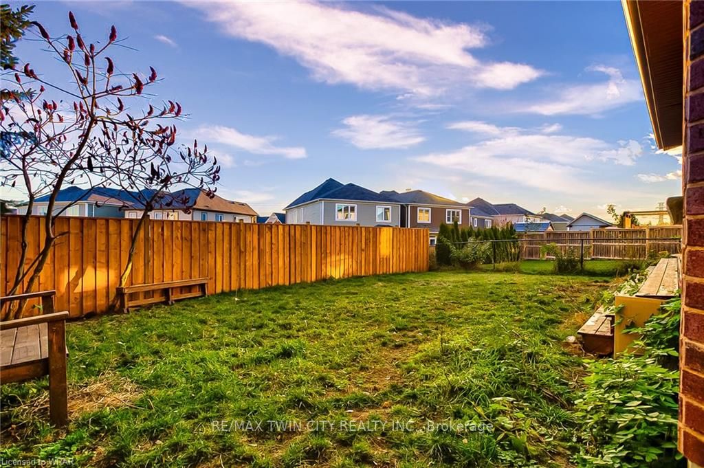 449 Thomas Slee Dr