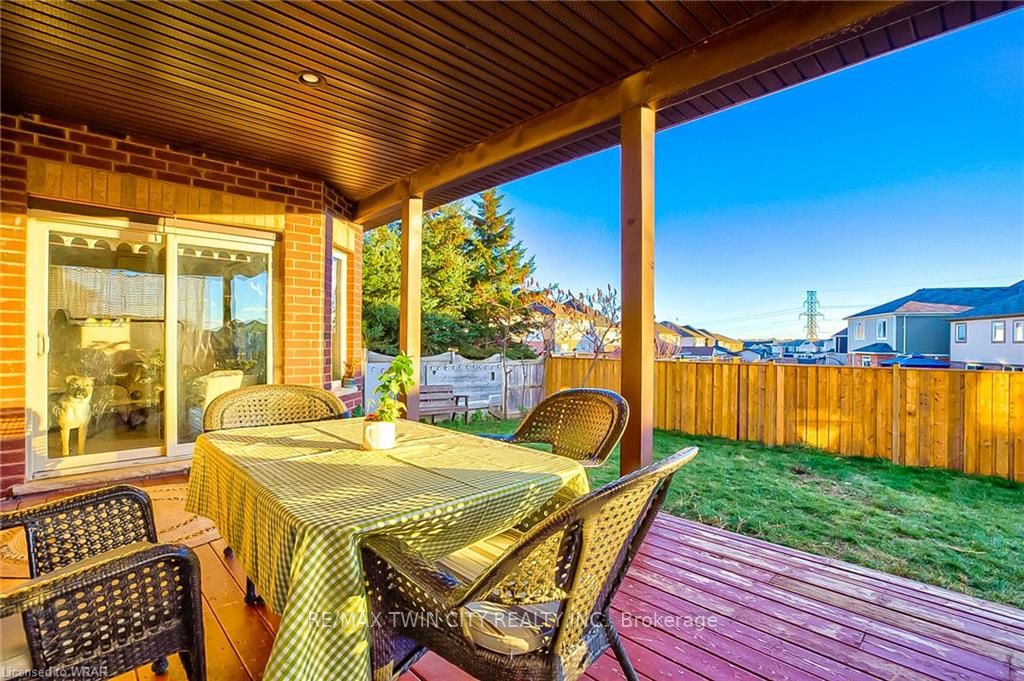 449 Thomas Slee Dr
