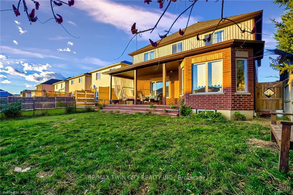 449 Thomas Slee Dr