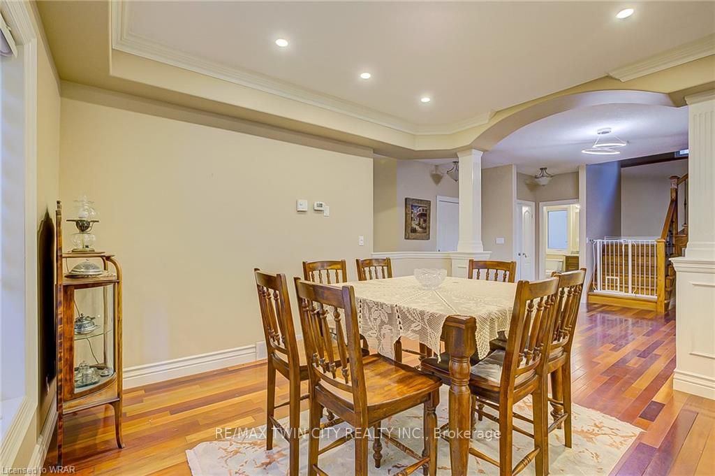 449 Thomas Slee Dr