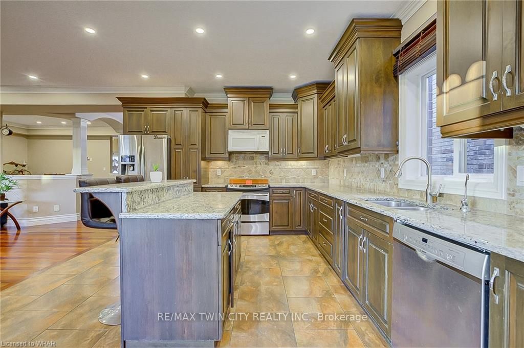 449 Thomas Slee Dr