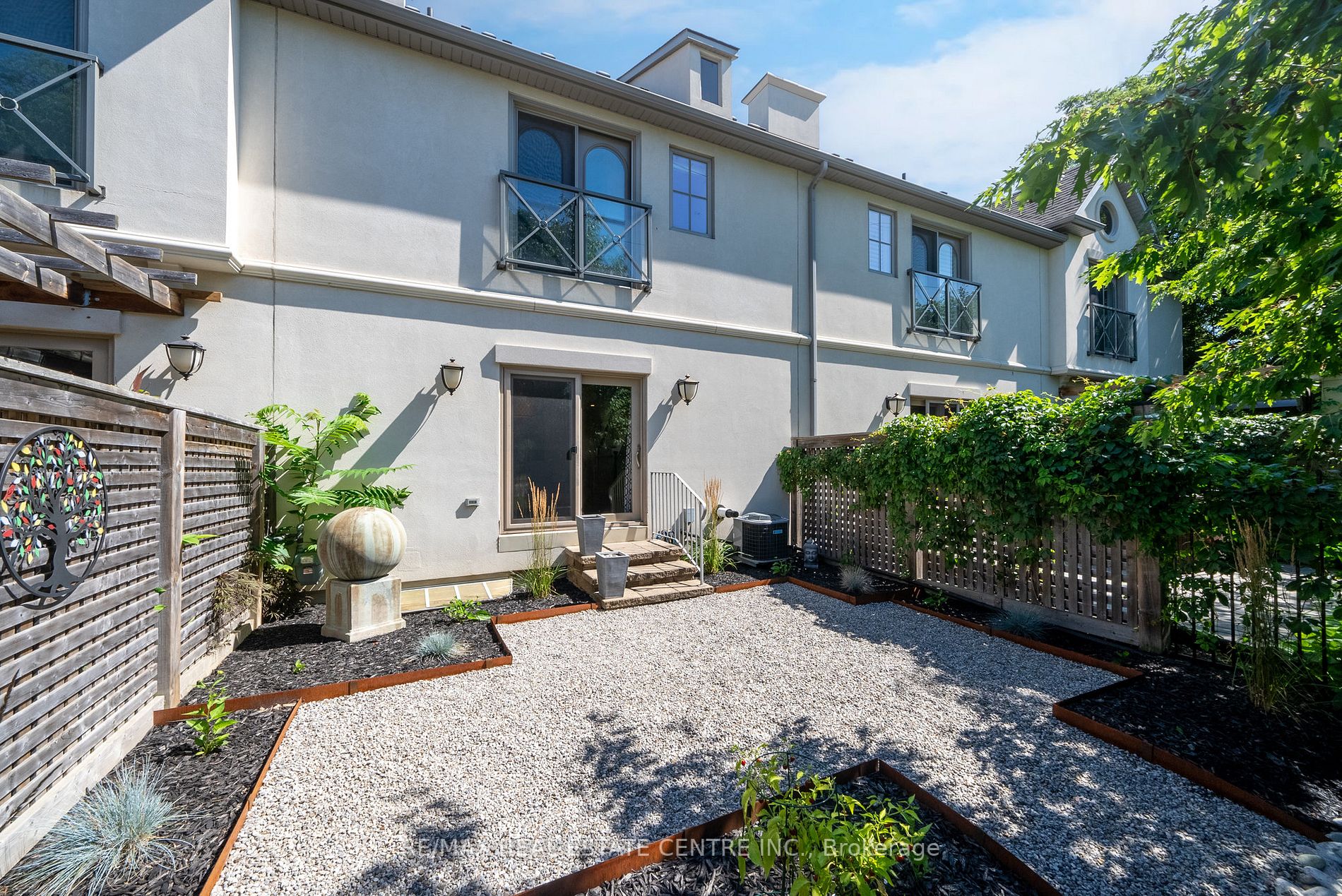 19 Lake St, #18