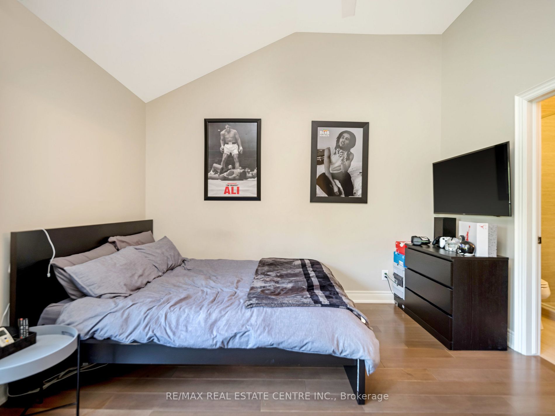 19 Lake St, #18