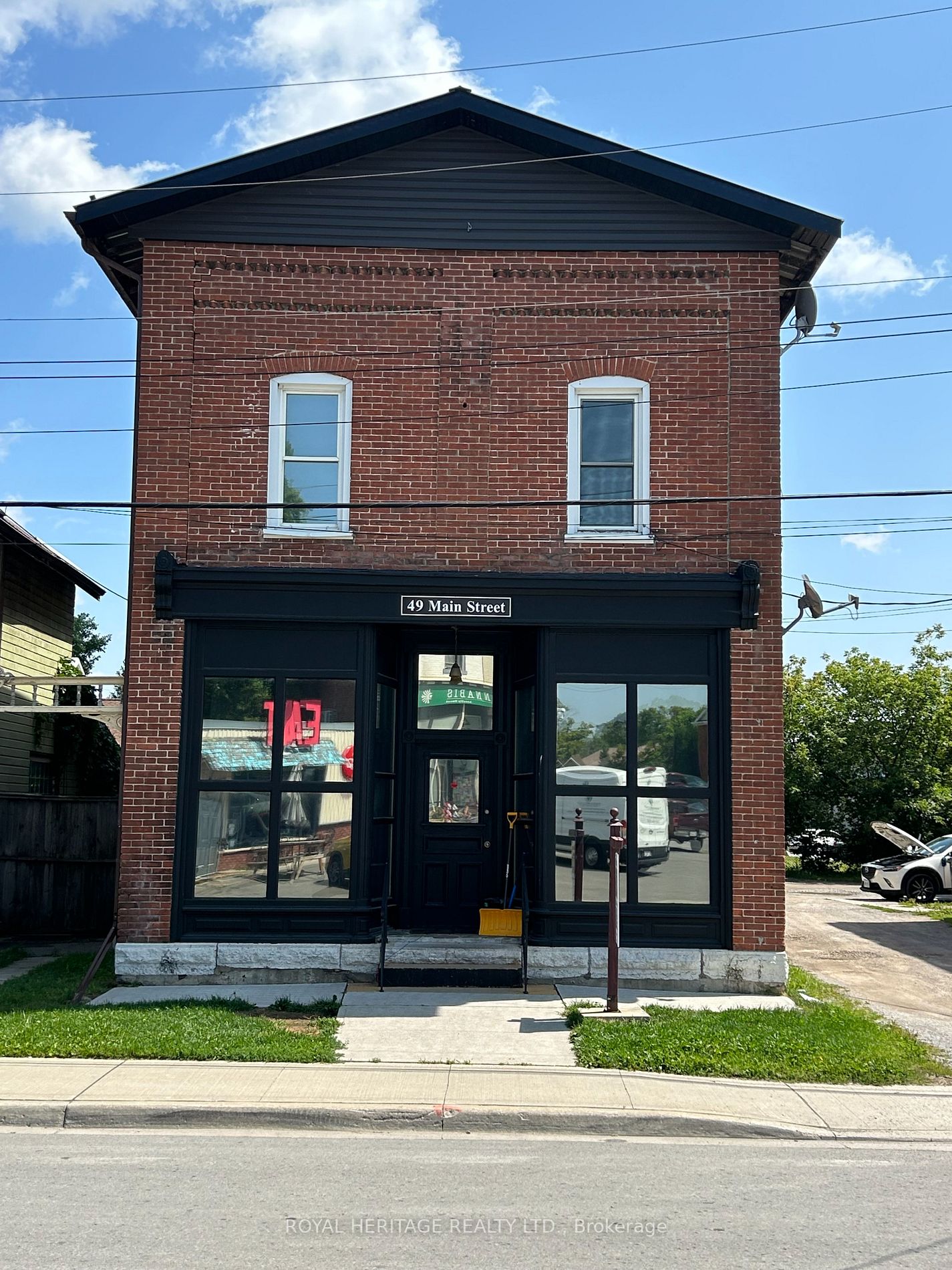 49 Main St