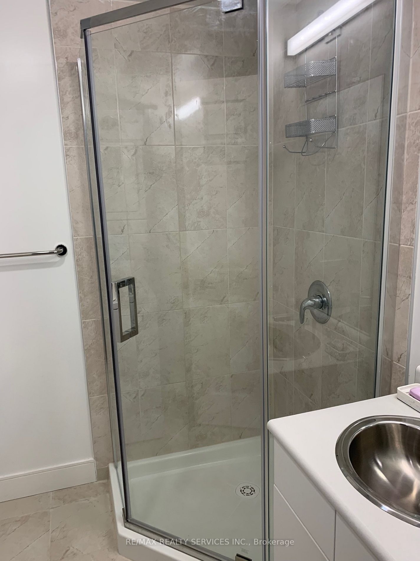 1 Wellington St, #402