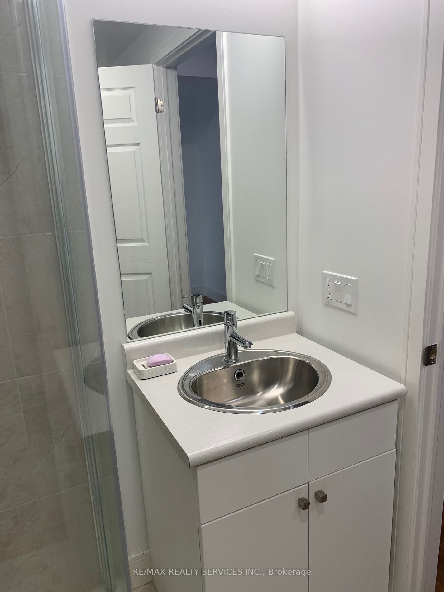 1 Wellington St, #402