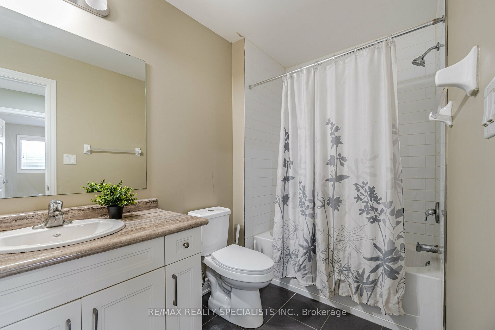 473 Avens St