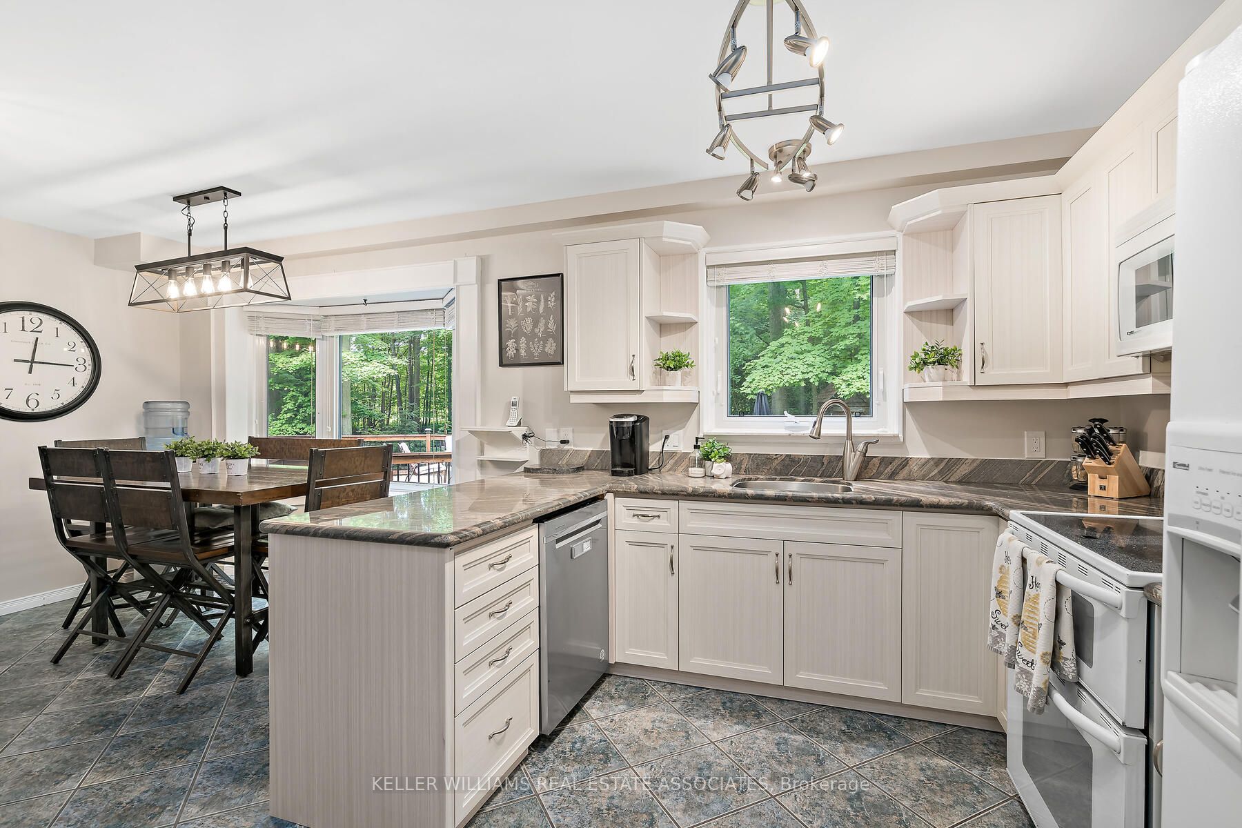 13 Erinwood Dr