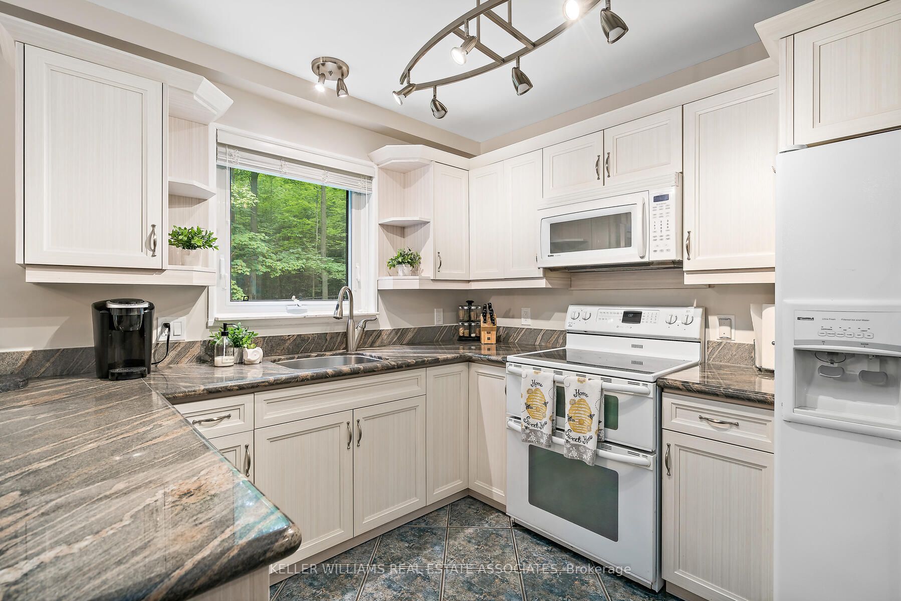 13 Erinwood Dr