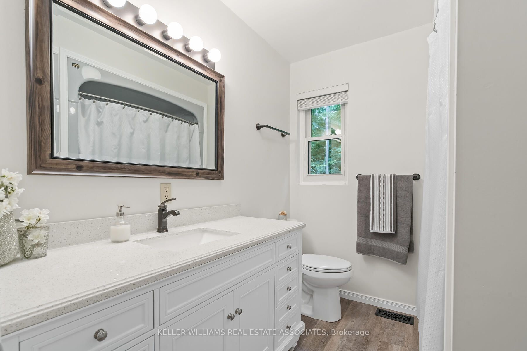 13 Erinwood Dr