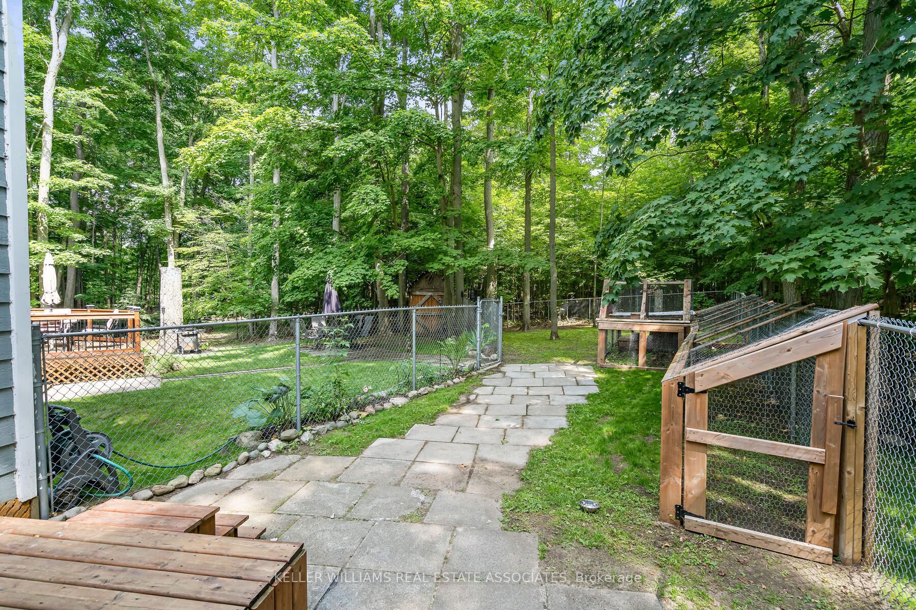 13 Erinwood Dr