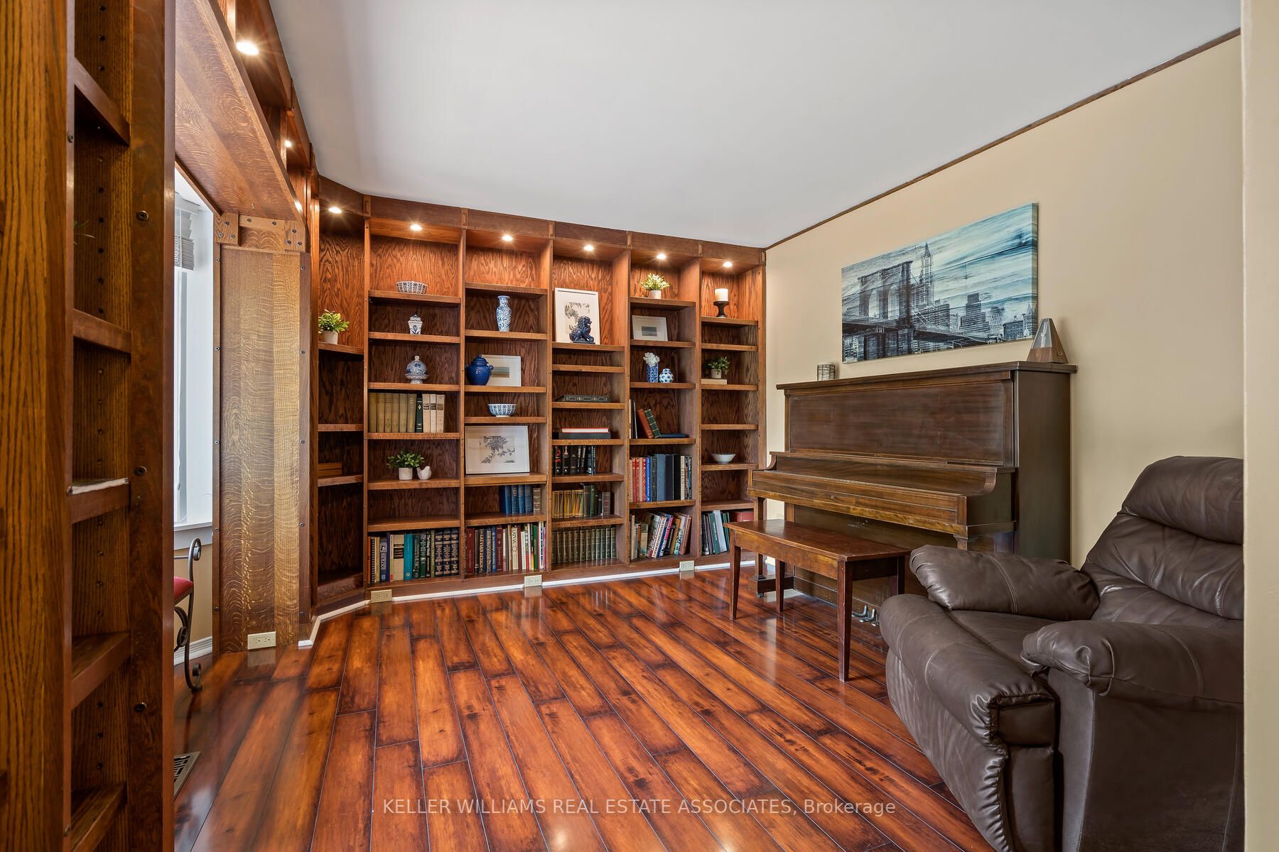 13 Erinwood Dr
