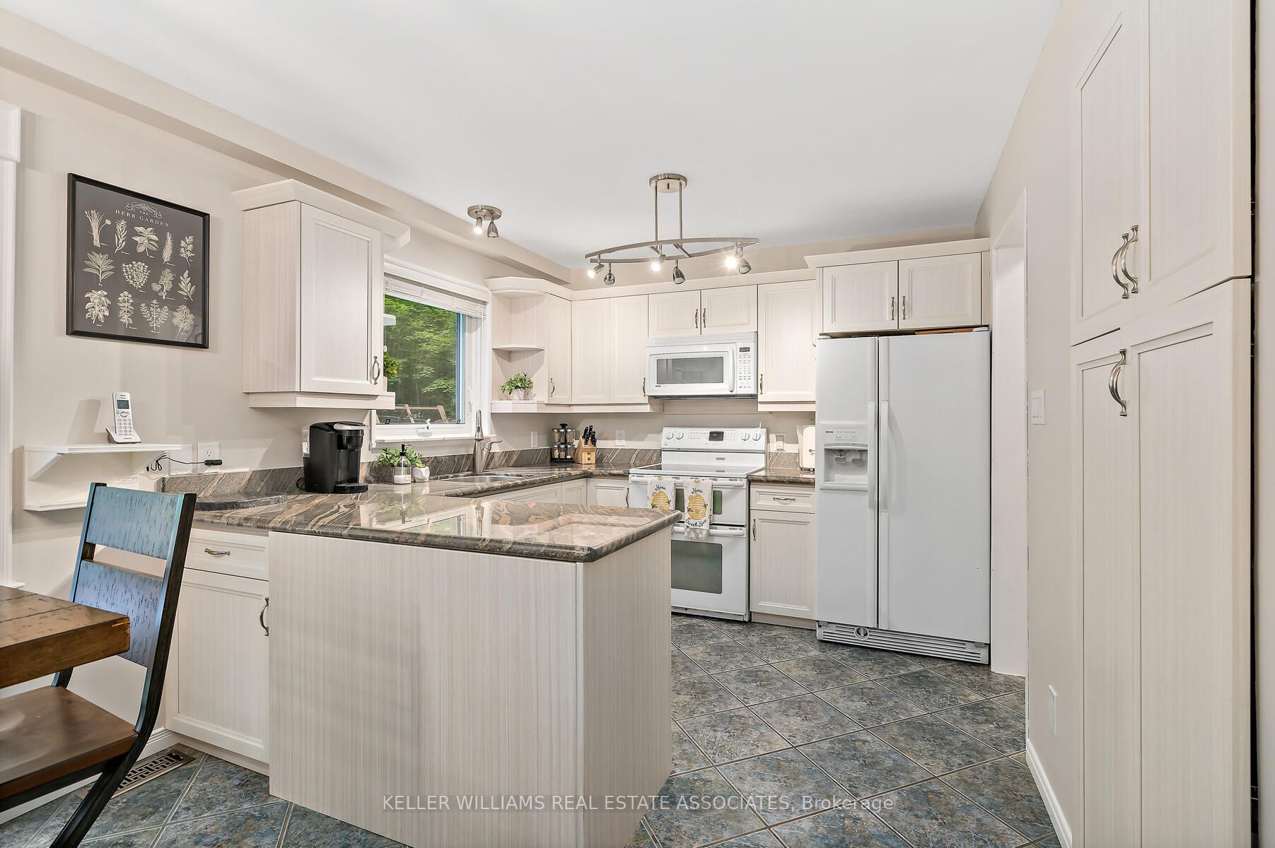 13 Erinwood Dr