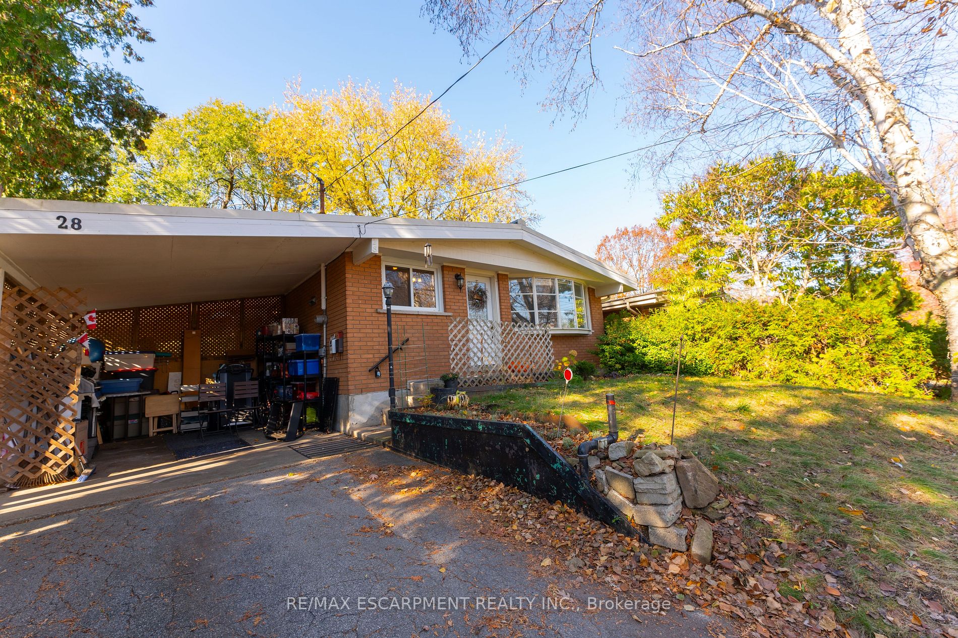 28 Helen St