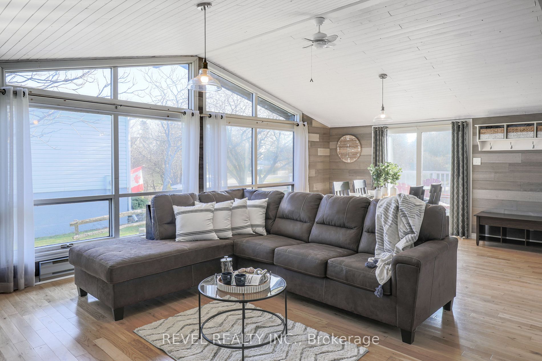 25 Lakeview Cottage Rd