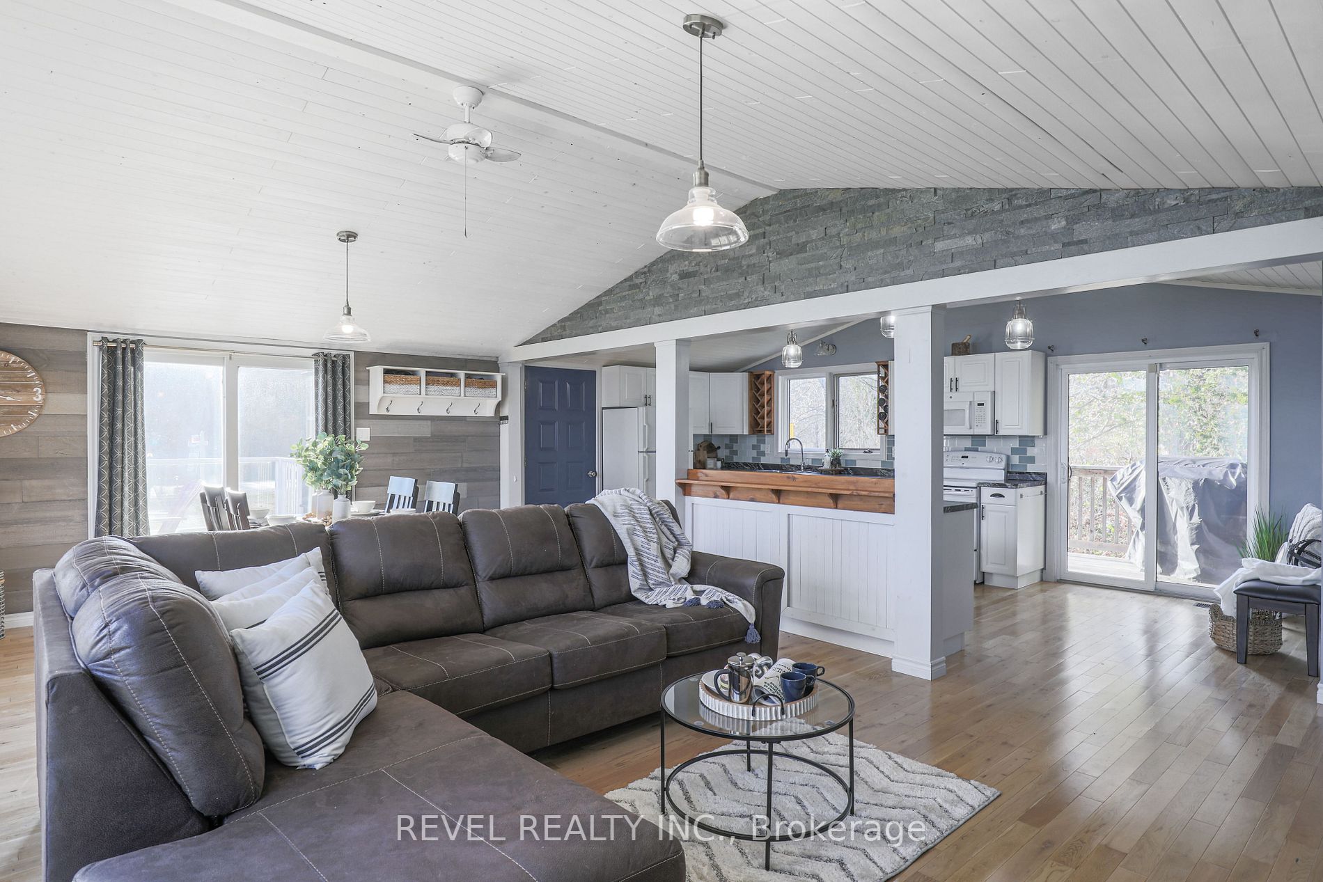 25 Lakeview Cottage Rd