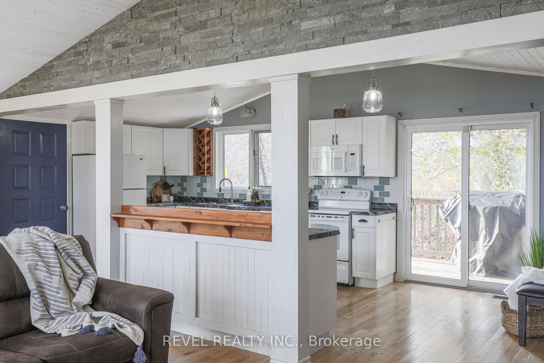 25 Lakeview Cottage Rd