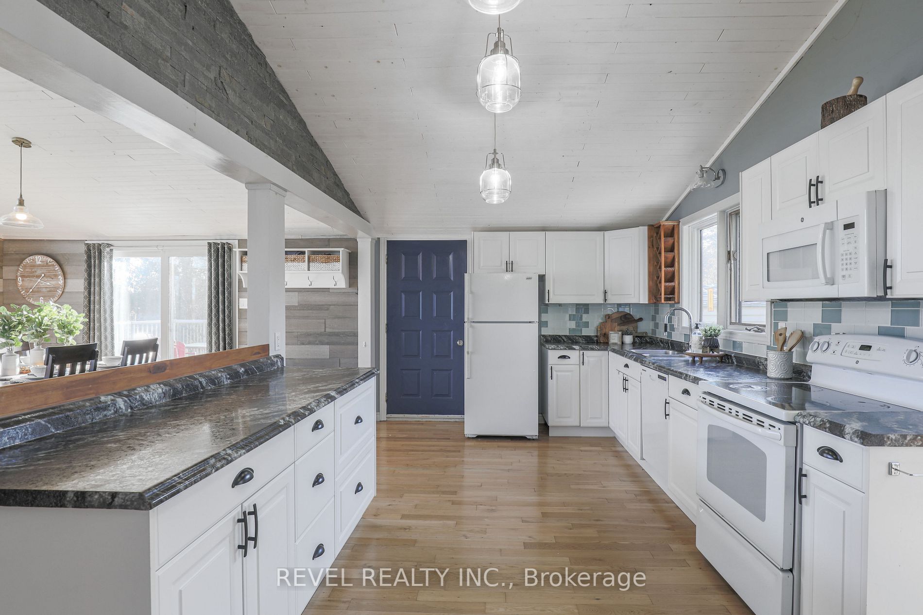25 Lakeview Cottage Rd