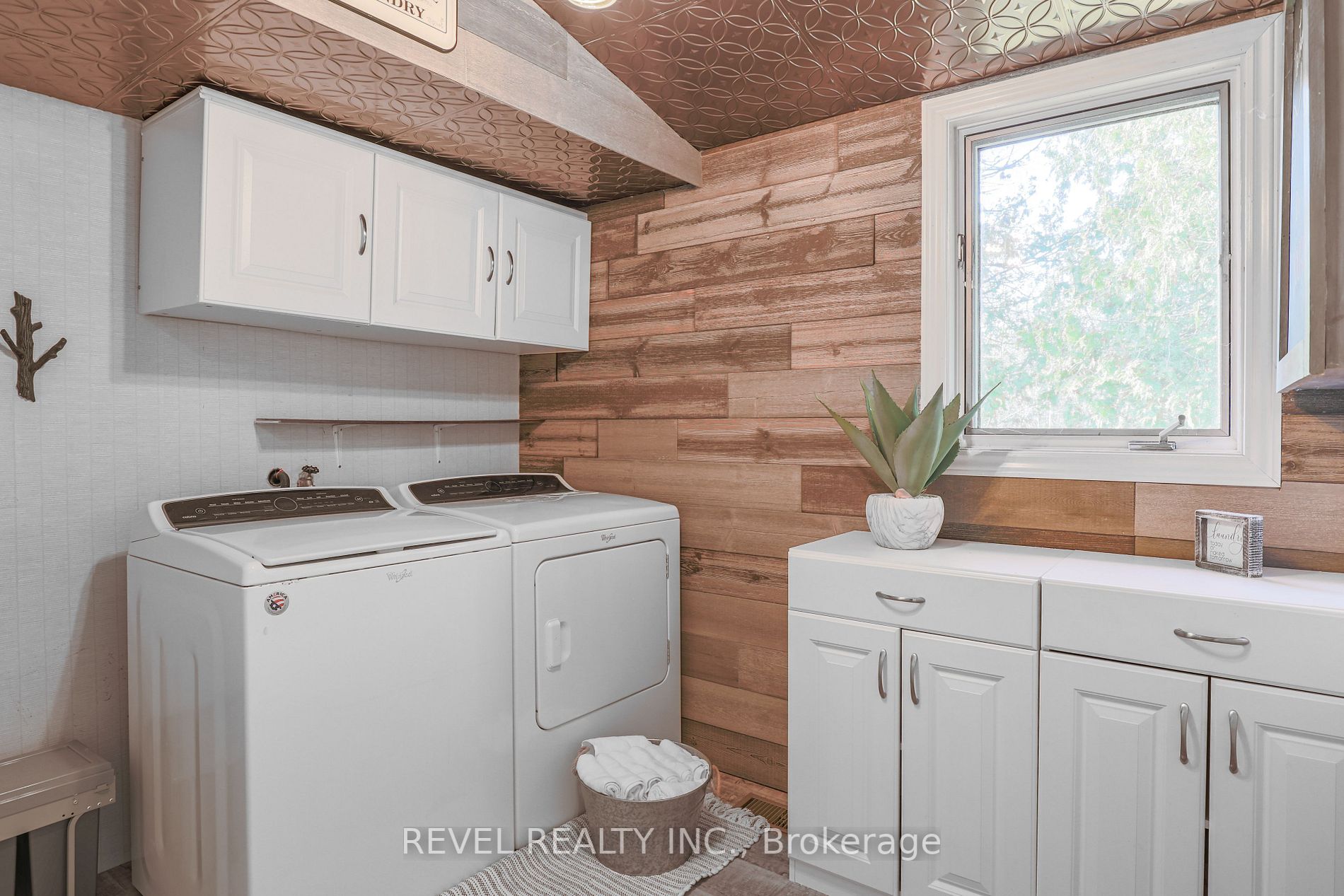 25 Lakeview Cottage Rd