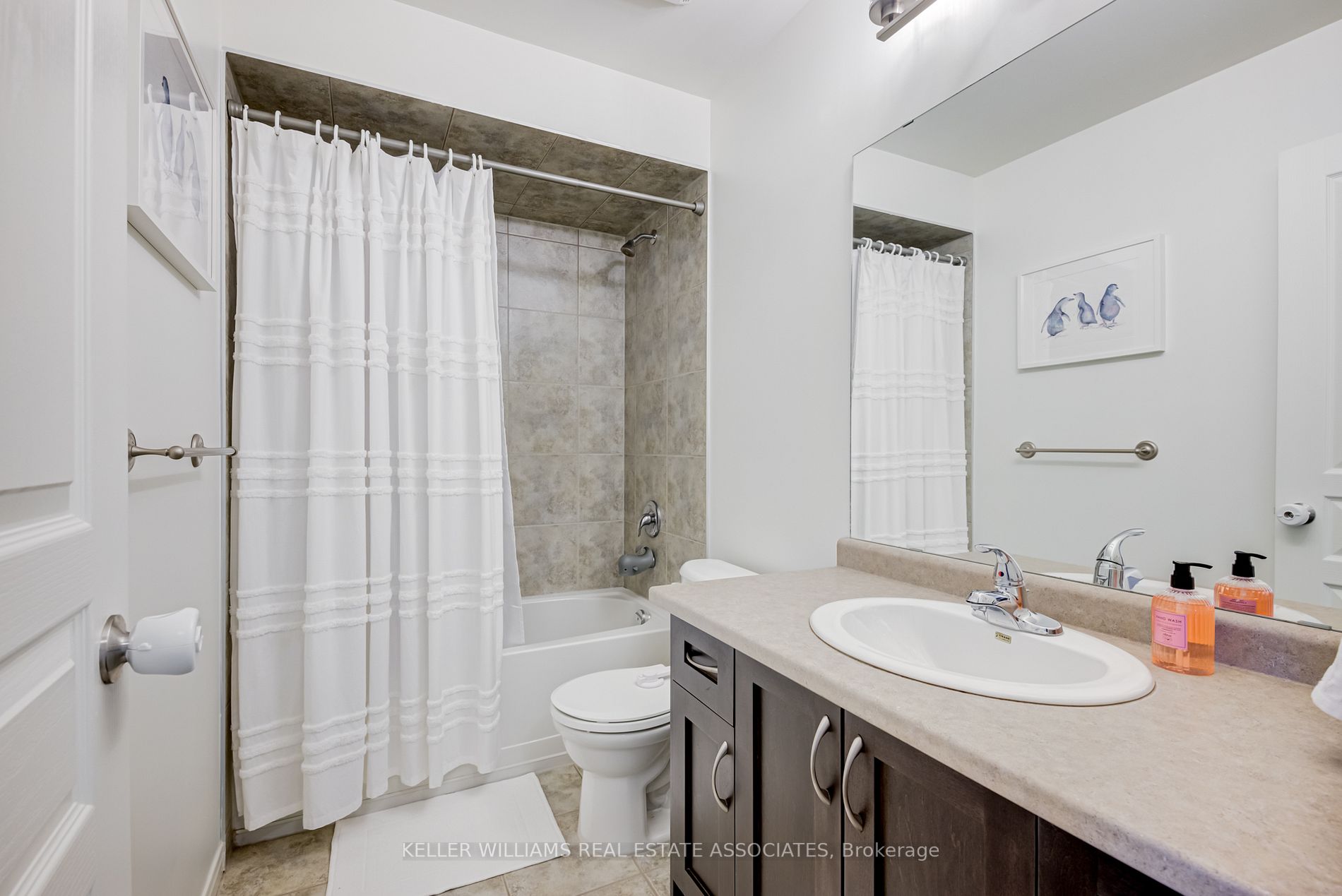 370 Stonehenge Dr, #17