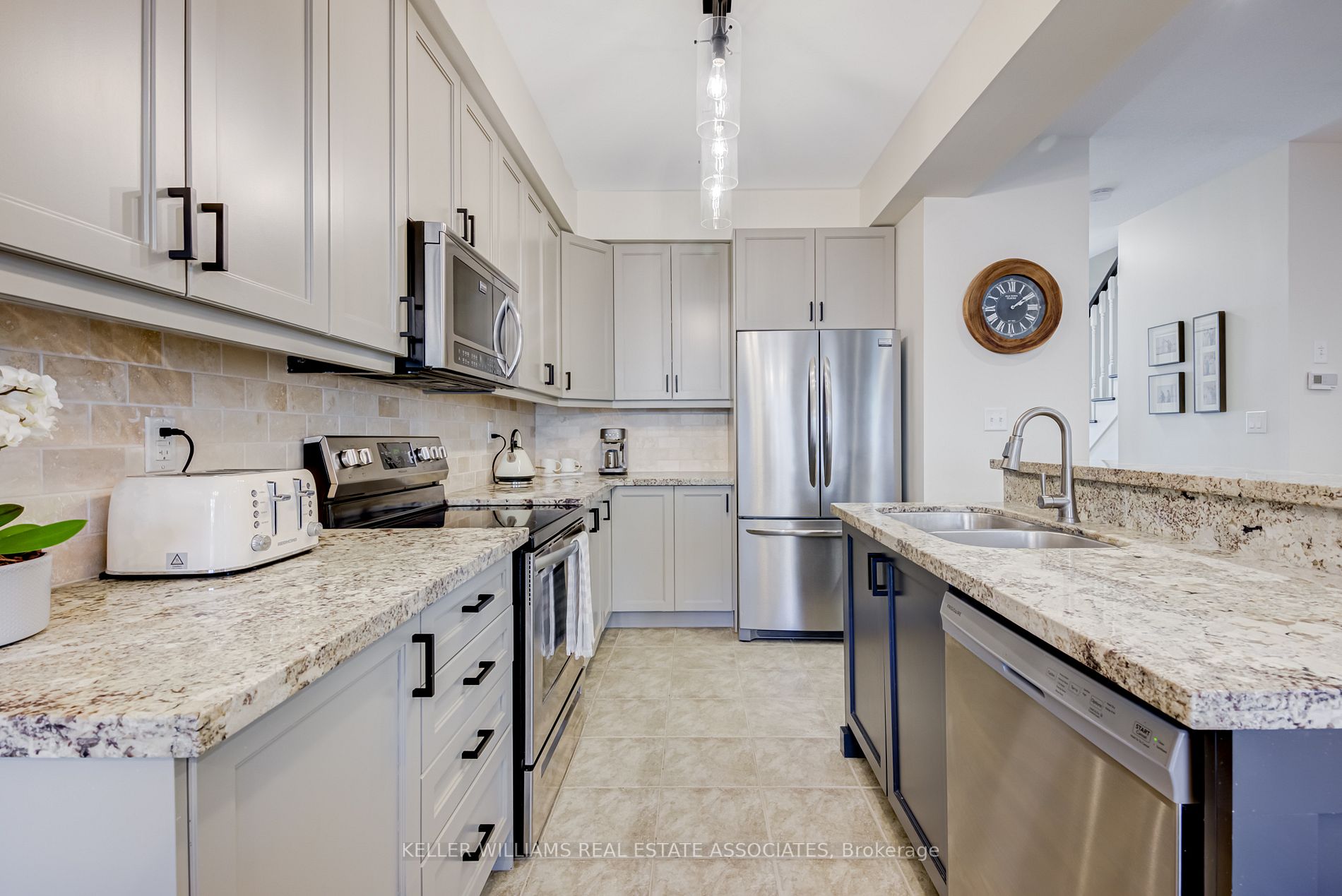 370 Stonehenge Dr, #17