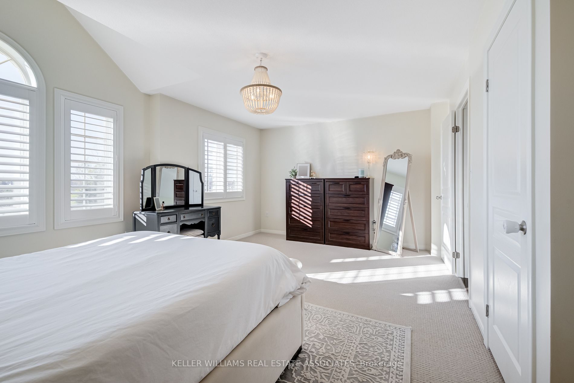 370 Stonehenge Dr, #17