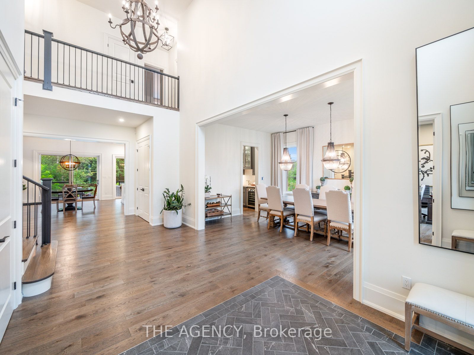 643 Regal Pl
